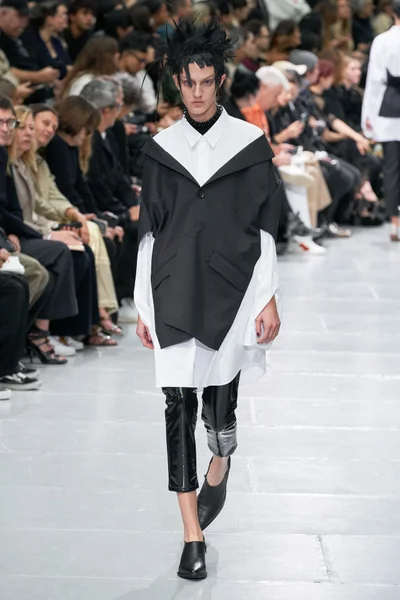 Look 28